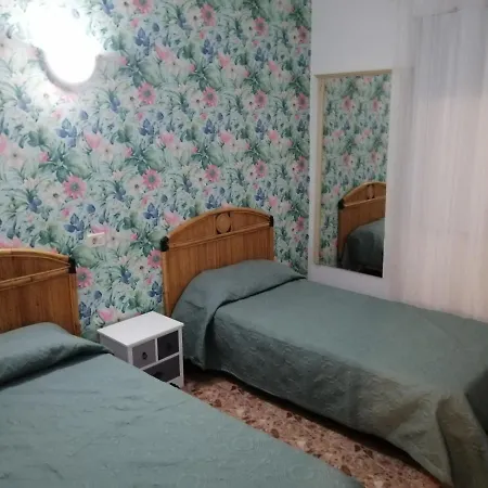 Alcaravaneras (adults Only) בית הארחה 2*